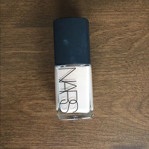 Nars Oslo Sheer Glow Foundation